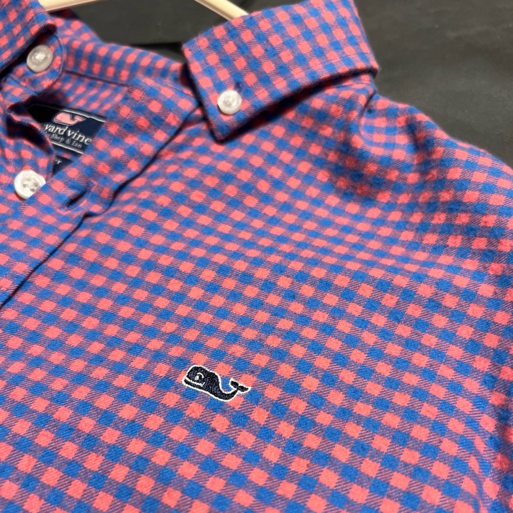 Pre-owned Vineyard vines boy shirt size 18